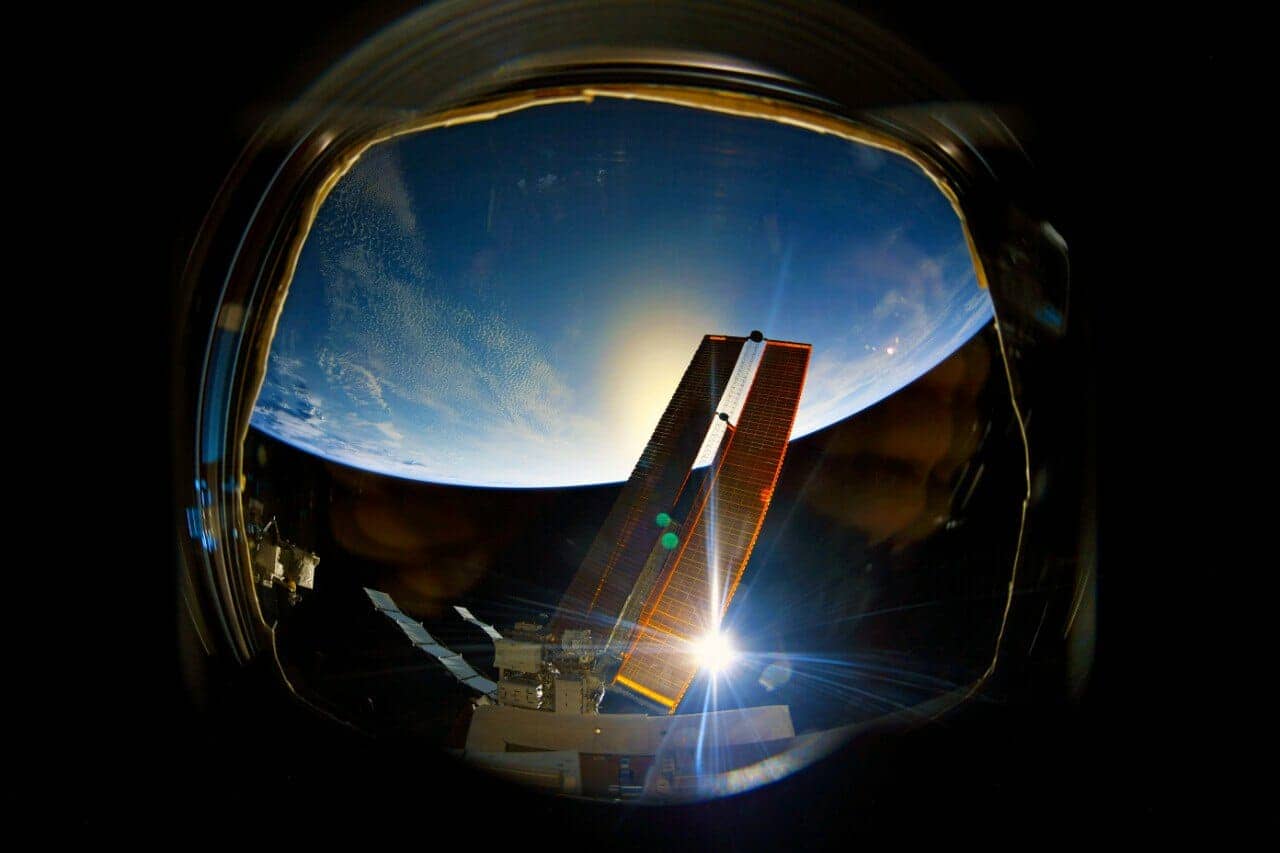 Фото: космонавт Роскосмоса Сергей Корсаков, Рассвет на МКС