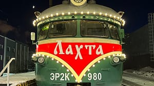 Туристический ретропоезд «Лахта» отправился в первый рейс из Петербурга в Выборг